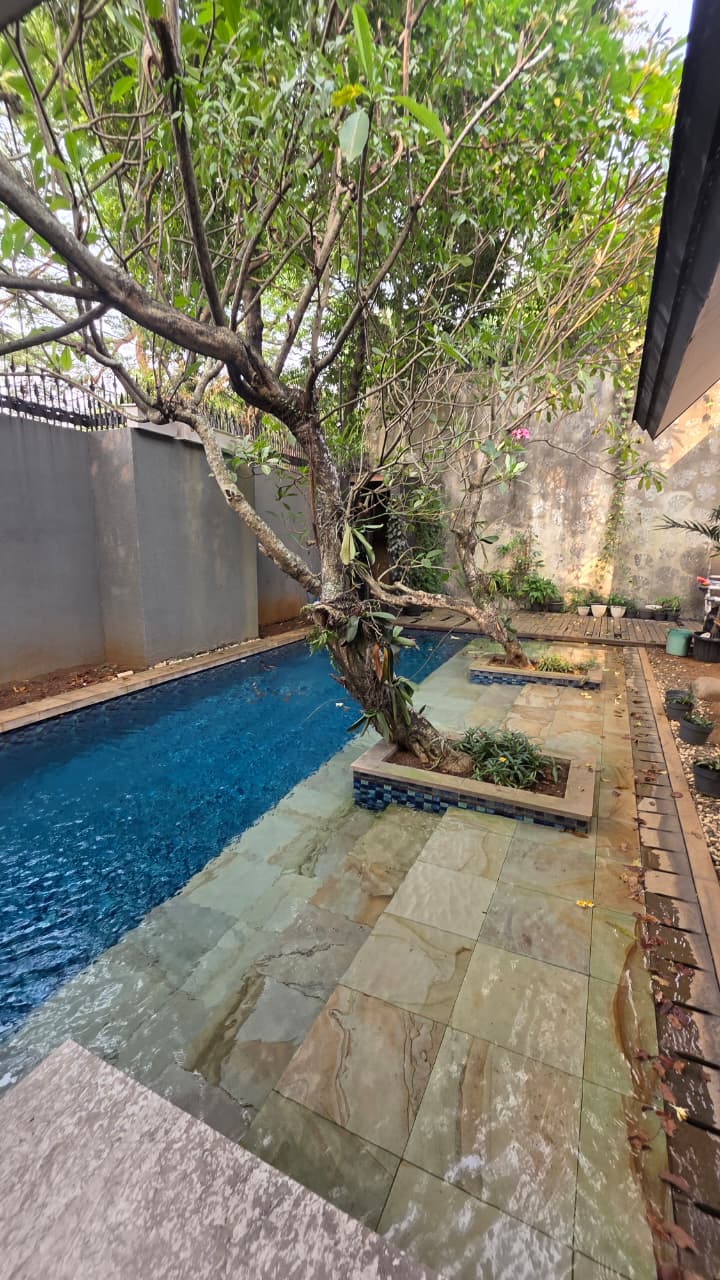 Jarang Ada! Rumah Mewah dengan Private Pool, Tanah Besar & Lokasi Premium Dekat Pusat Bisnis Jakarta