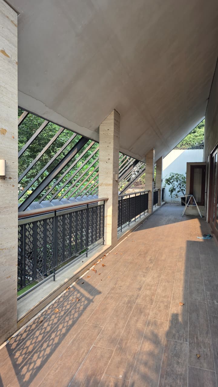 Jarang Ada! Rumah Mewah dengan Private Pool, Tanah Besar & Lokasi Premium Dekat Pusat Bisnis Jakarta
