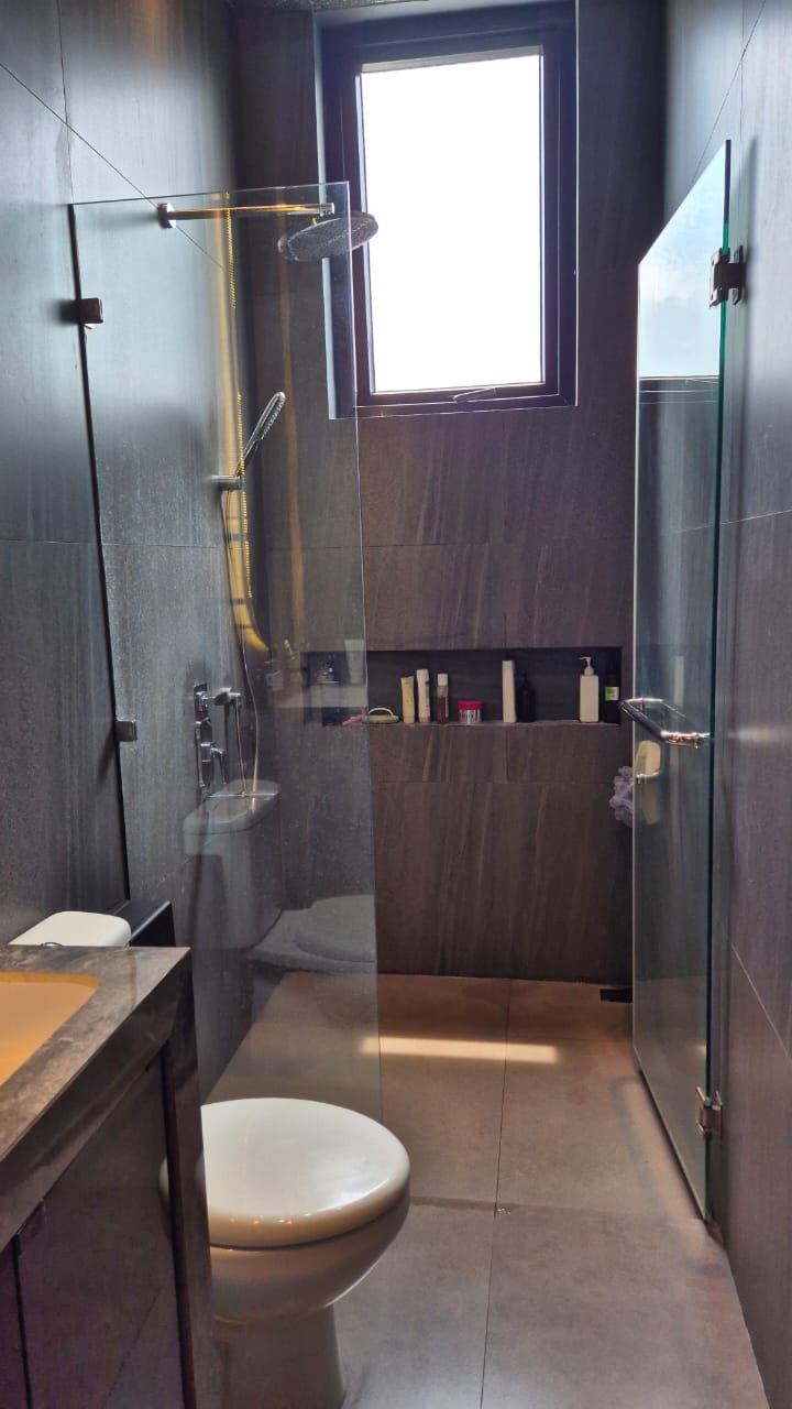 Private Cluster Mewah 3 Lantai Furnished, Dekat Binus dan Permata Hijau