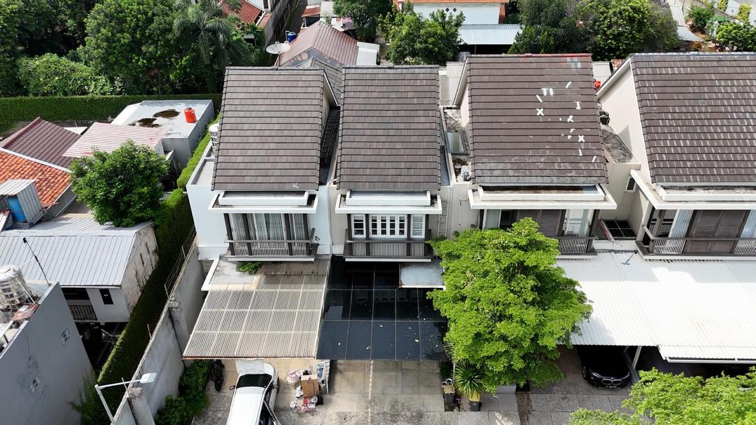 Townhouse Semi Furnished di Paso Jagakarsa Jaksel - Tangga Full Marmer & Bonus Appliances!