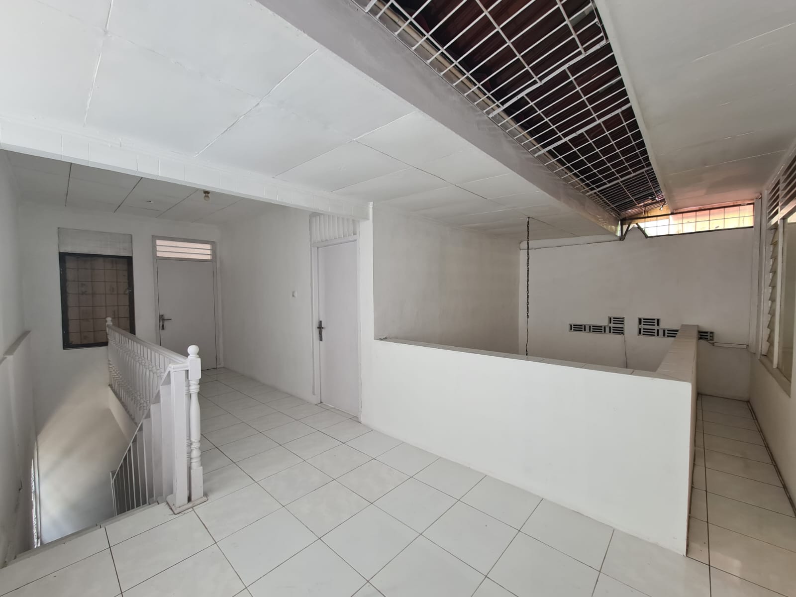 Rumah Murah 1,5 Lantai Area Kebayoran Baru - Hitung Tanah, Akses Mudah ke SCBD