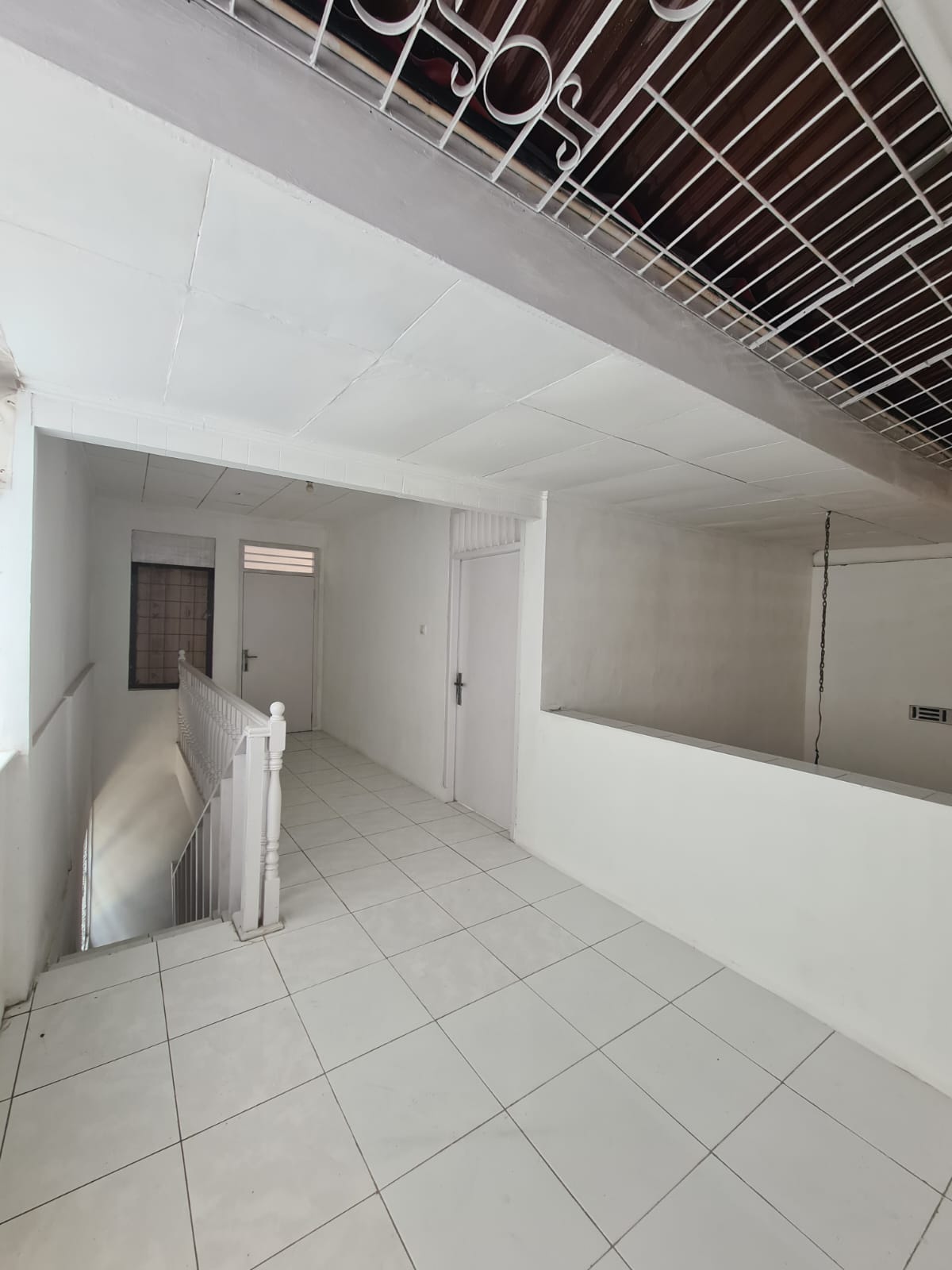Rumah Murah 1,5 Lantai Area Kebayoran Baru - Hitung Tanah, Akses Mudah ke SCBD