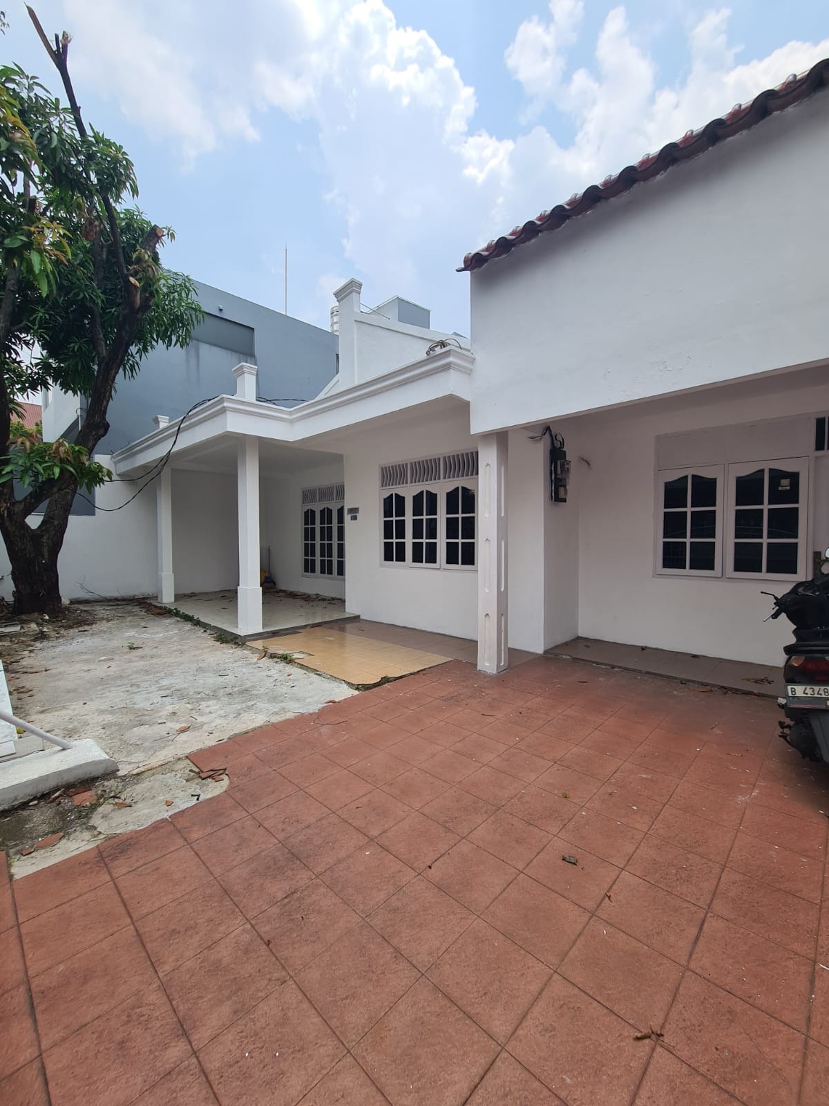 Rumah Murah 1,5 Lantai Area Kebayoran Baru - Hitung Tanah, Akses Mudah ke SCBD