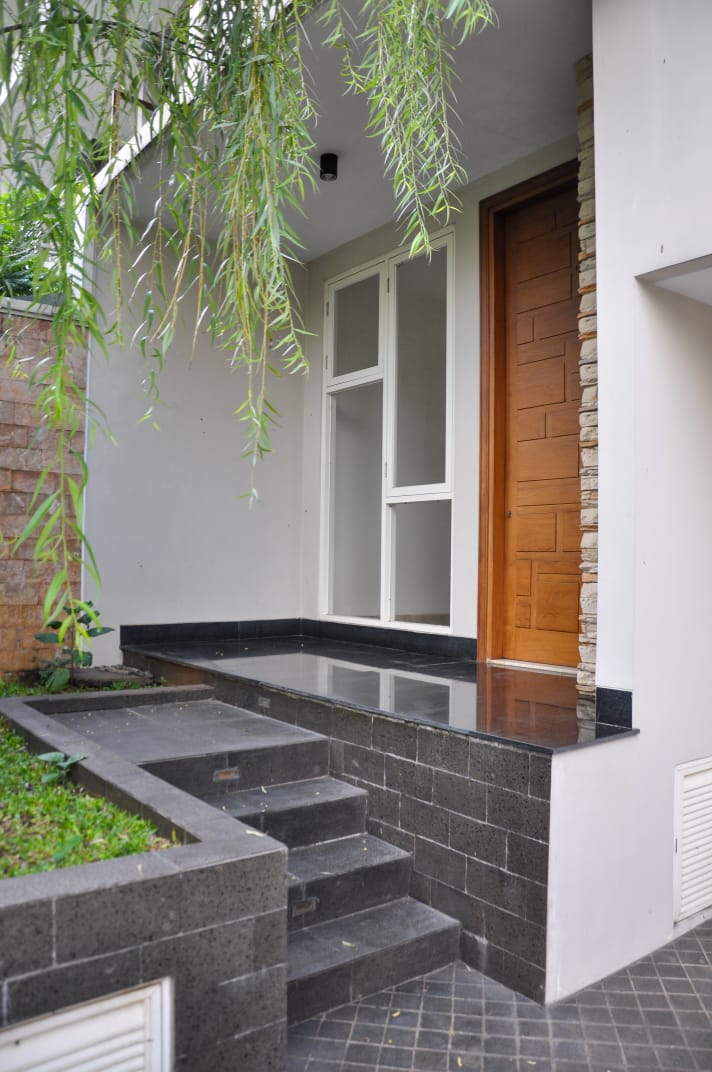 Rumah Siap Huni Di Area Kebayoran Baru, Dekat Gandaria City, Blok M, Akses Mudah