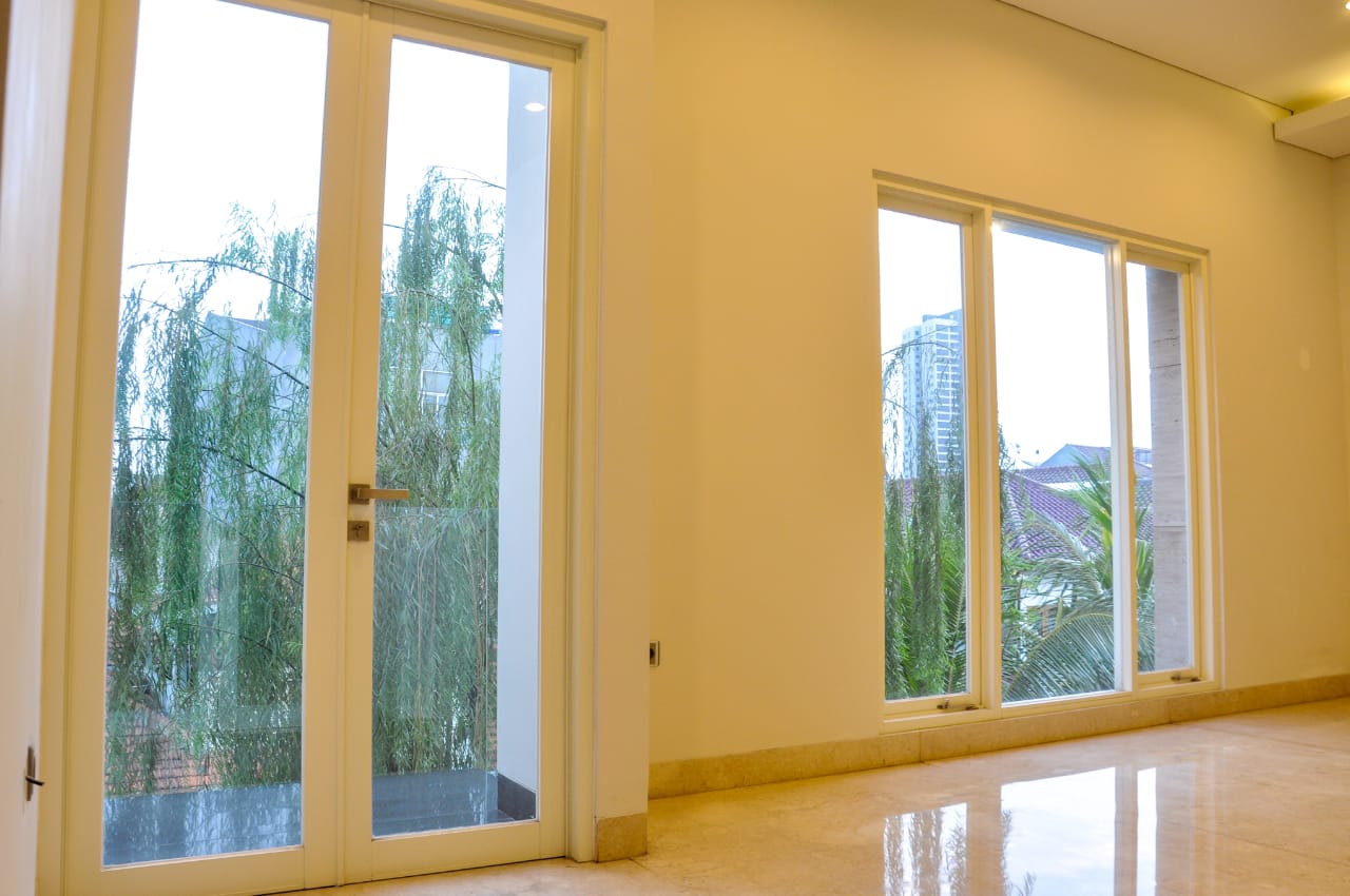 Rumah Siap Huni Di Area Kebayoran Baru, Dekat Gandaria City, Blok M, Akses Mudah