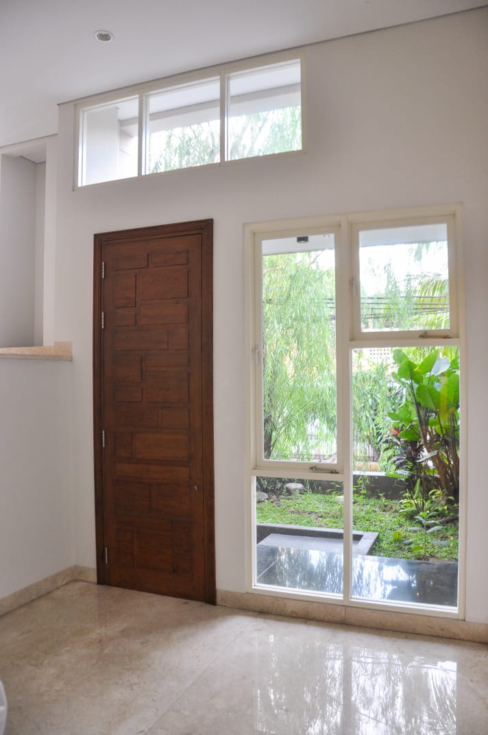 Rumah Siap Huni Di Area Kebayoran Baru, Dekat Gandaria City, Blok M, Akses Mudah
