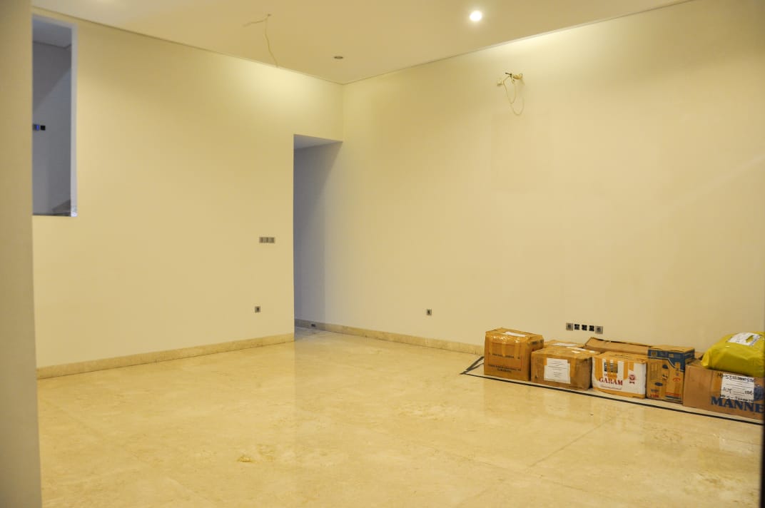 Rumah Siap Huni Di Area Kebayoran Baru, Dekat Gandaria City, Blok M, Akses Mudah