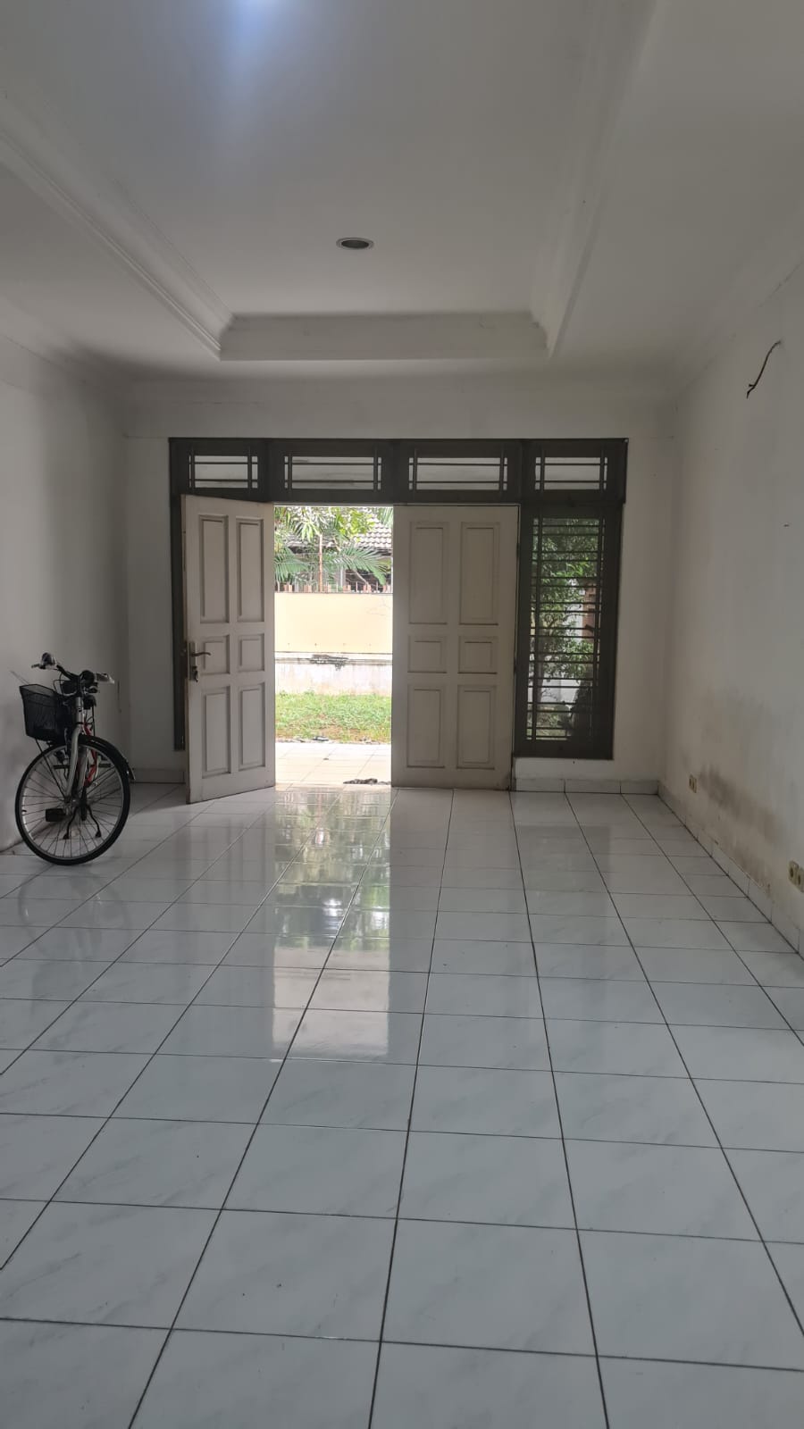 Rumah 2 Lantai di Panglima Polim, Lokasi Staretgis, Akses Dekat ke MRT, SHM, Siap Huni