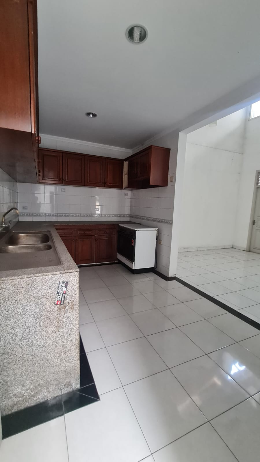 Rumah 2 Lantai di Panglima Polim, Lokasi Staretgis, Akses Dekat ke MRT, SHM, Siap Huni