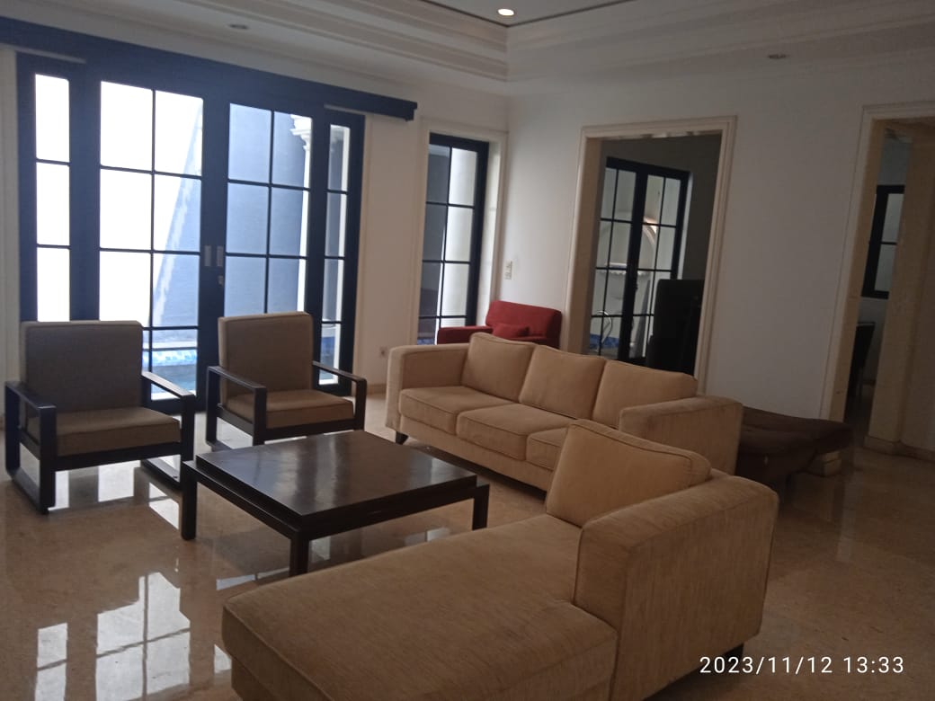 Rumah Baru 3 Lantai dengan Kolam Renang di Kebayoran Baru, Dekat Scbd
